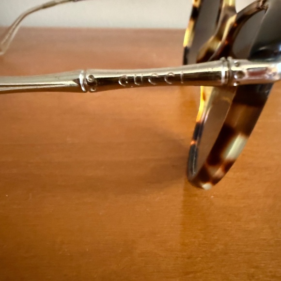 Tortoise Shell Gucci Sunglasses with Bamboo shaped earpieces - Picture 6 of 8